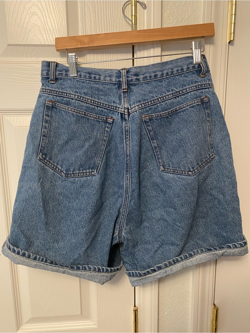 Casual Mid-Rise Blue Denim Women's Shorts - Picture 3 of 3